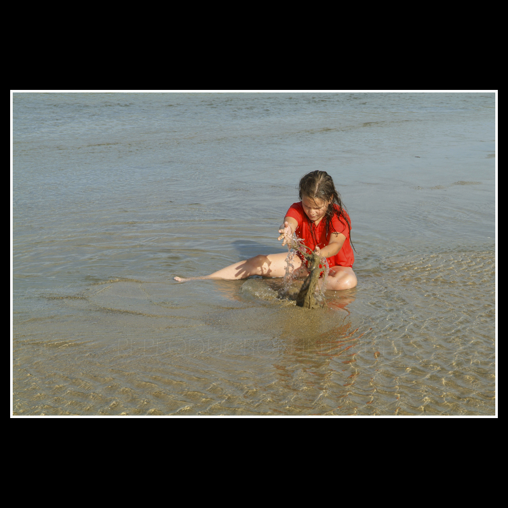 La Fillette et le sable